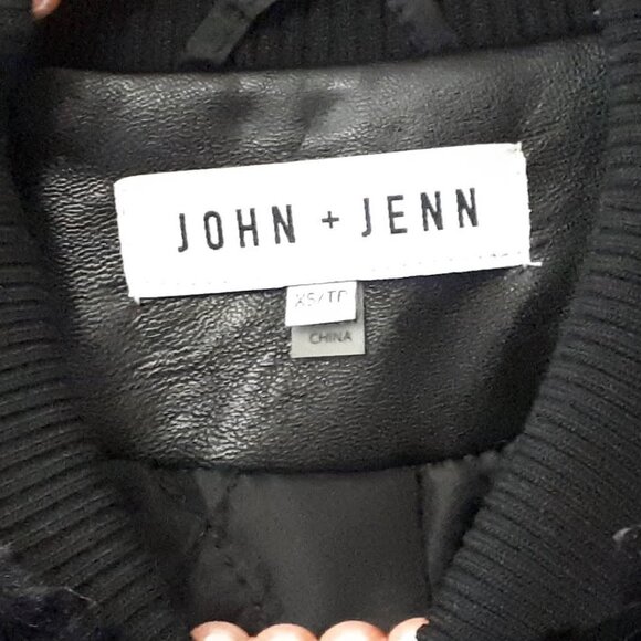 EUC John + Jenn black faux fur fuzzy feel & textured surface bomber jacket - Picture 4 of 15